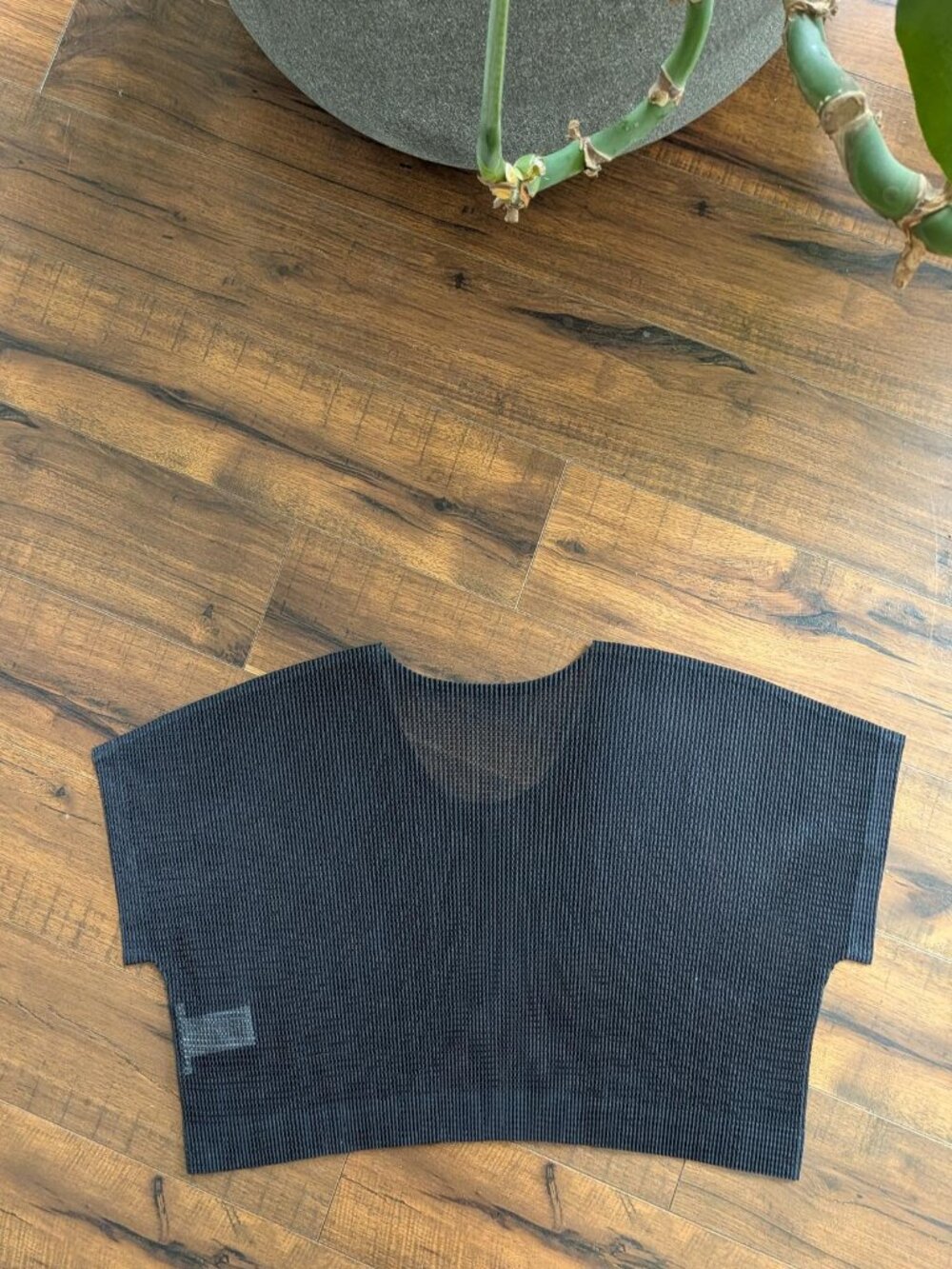 Pleats Please Issey Miyake Black Boxy Cropped Pleated Top Size 5 - Picture 2 of 4